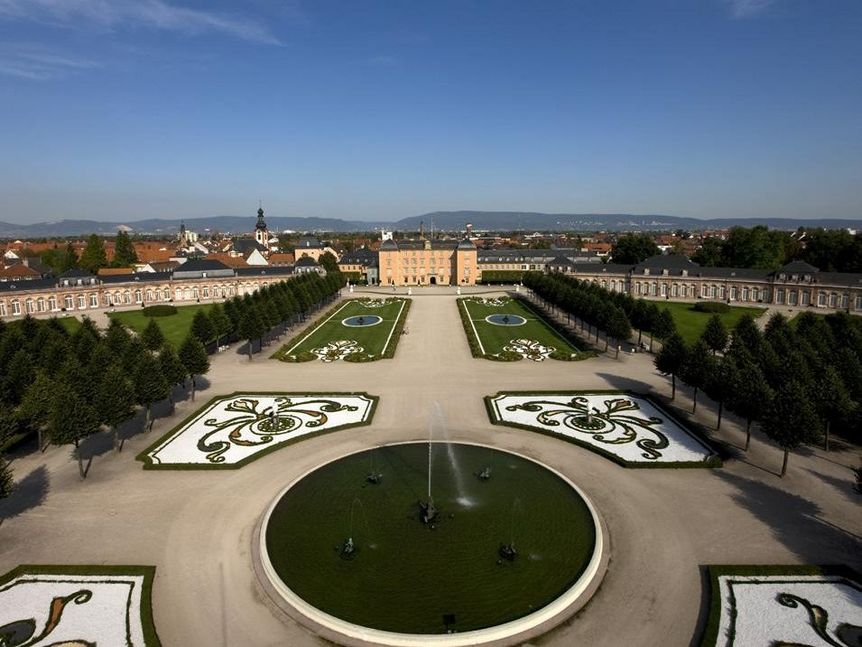 Schloss und Schlossgarten Schwetzingen aus der Luft