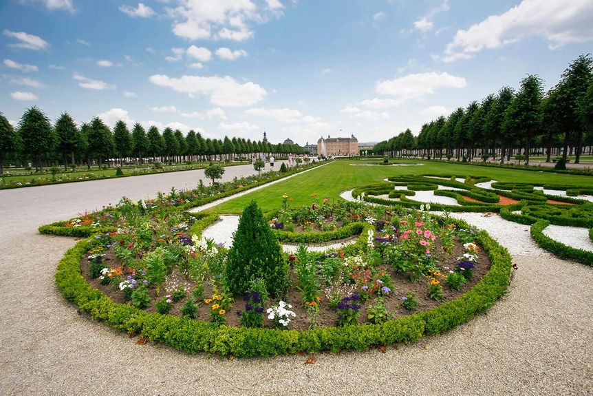 Schloss und Schlossgarten Schwetzingen, Beet im Schlossgarten